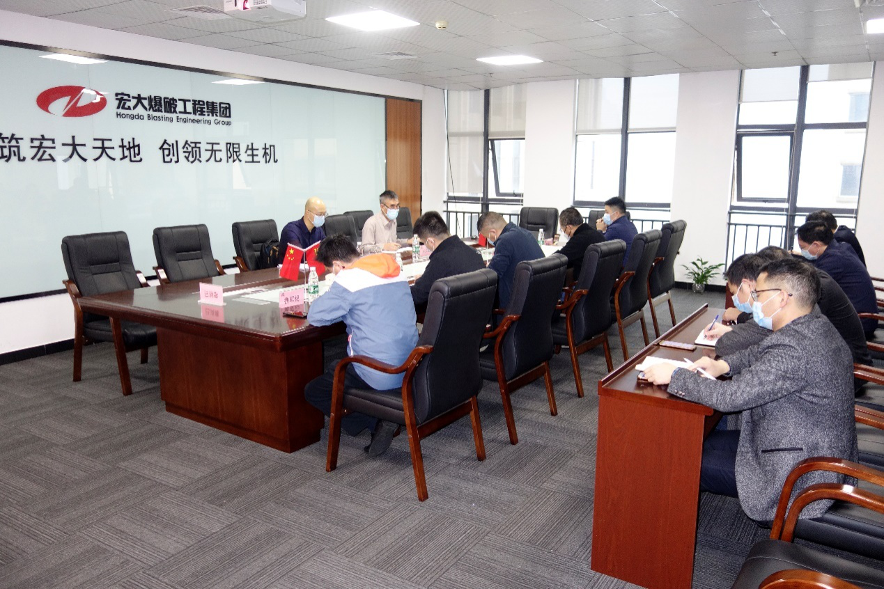 宏大爆破首席安全官葉圖強赴工程集團(tuán)召開《子公司年度安全生產(chǎn)目標(biāo)及負(fù)責(zé)人安全生產(chǎn)責(zé)任制考核制度》宣貫會議