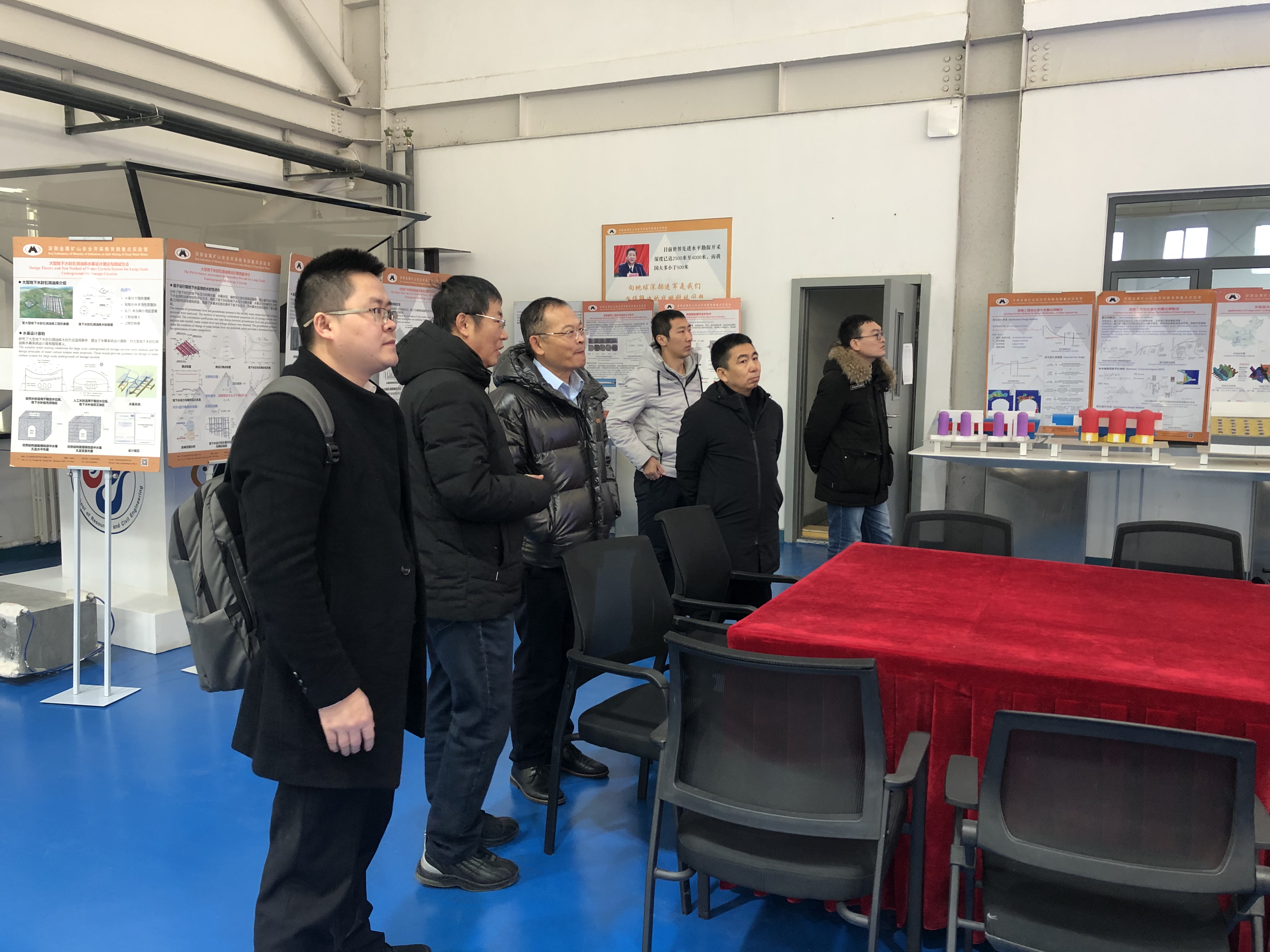 【推進(jìn)產(chǎn)學(xué)研用合作，促礦服高質(zhì)量發(fā)展】——宏大爆破工程集團(tuán)領(lǐng)導(dǎo)前往沈陽高校洽談科技合作  關(guān)注我們?  宏大爆破工程集團(tuán)  2020-12-21